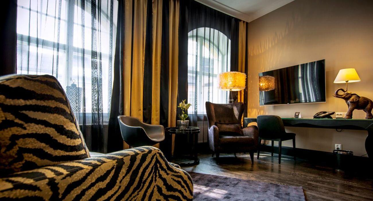 Kauniisti sisustettu hotellihuone Helsingin keskustassa